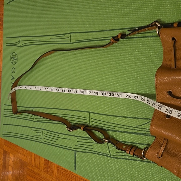 Bucket bag by Danier - Picture 5 of 8